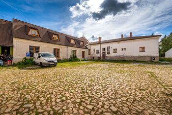 Prodej nájemního (činžovního) domu 1123 m², Jindřichův Hradec