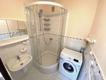 koupelna - Pronájem bytu 1+1 v osobním vlastnictví 40 m², Plzeň
