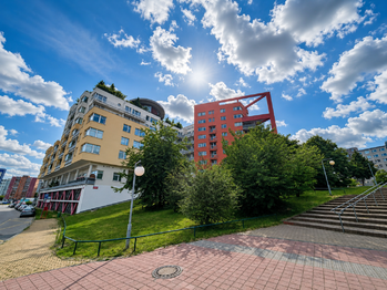 Prodej bytu 3+kk v osobním vlastnictví 85 m², Praha 5 - Hlubočepy