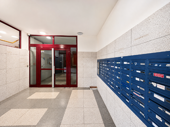 Prodej bytu 3+kk v osobním vlastnictví 85 m², Praha 5 - Hlubočepy