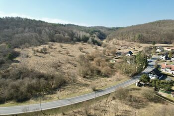 Prodej pozemku 18162 m², Medonosy