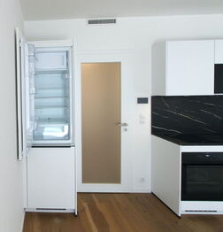 lednice s mrazákem - Pronájem bytu 1+kk v osobním vlastnictví 34 m², Praha 10 - Strašnice