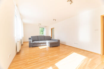 Pronájem bytu 1+1 v osobním vlastnictví 49 m², Milovice