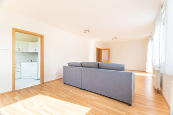 Pronájem bytu 1+1 v osobním vlastnictví 49 m², Milovice