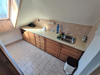 kuchyňka v podkroví - Prodej domu 220 m², Jeseník