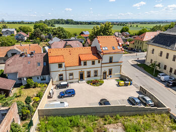 Bytový dům s vlastním parkovištěm - Prodej bytu 4+kk v osobním vlastnictví 111 m², Hradec Králové