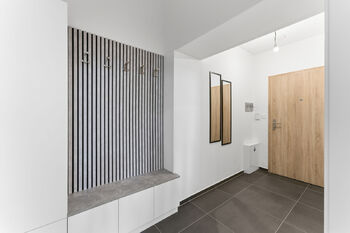 Vstupní chodba bytu - Prodej bytu 4+kk v osobním vlastnictví 111 m², Hradec Králové