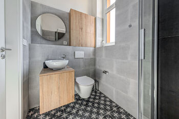 Koupelna 2 - Prodej bytu 4+kk v osobním vlastnictví 111 m², Hradec Králové