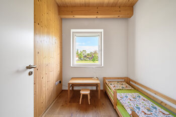 Pokoj - přízemí - Prodej domu 110 m², Hradec Králové