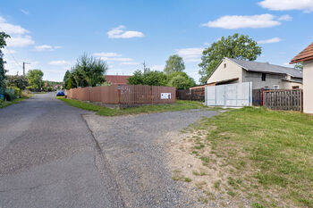 Prodej pozemku 879 m², Sádek