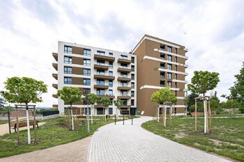 Pronájem garážového stání 648 m², Praha 9 - Černý Most
