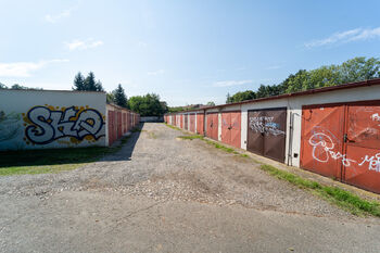 Okolí garáže - Pronájem garáže 16 m², Poděbrady
