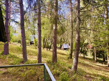 Výhled z verandy - Prodej chaty / chalupy 32 m², Doubravník