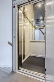 Výtah - Prodej bytu 1+1 v osobním vlastnictví 31 m², Praha 6 - Dejvice