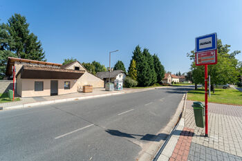Nedaleké autobusové zastávky - Prodej domu 112 m², Kouty