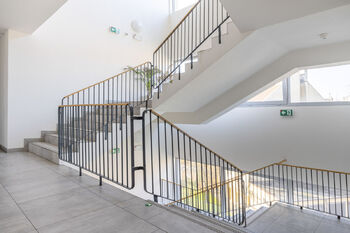 Společné prostory domu - Prodej bytu 2+kk v osobním vlastnictví 52 m², Praha 10 - Strašnice