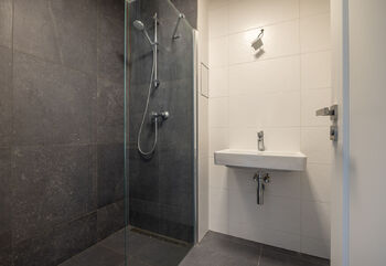 Koupelna - Prodej bytu 2+kk v osobním vlastnictví 52 m², Praha 10 - Strašnice
