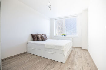 Ložnice - Prodej bytu 2+kk v osobním vlastnictví 52 m², Praha 10 - Strašnice