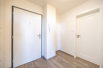 Předsíň - Prodej bytu 2+kk v osobním vlastnictví 52 m², Praha 10 - Strašnice