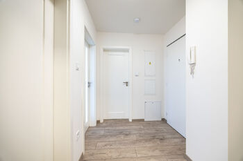 Předsíň - Prodej bytu 2+kk v osobním vlastnictví 52 m², Praha 10 - Strašnice