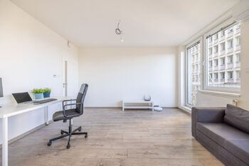 Obývací pokoj - Prodej bytu 2+kk v osobním vlastnictví 52 m², Praha 10 - Strašnice