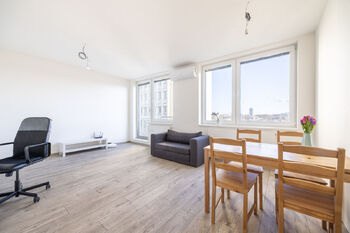 Obývací pokoj - Prodej bytu 2+kk v osobním vlastnictví 52 m², Praha 10 - Strašnice