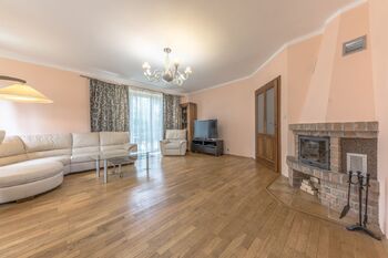 Pronájem domu 205 m², Lhota