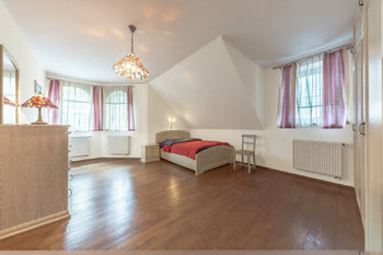 Pronájem domu 205 m², Lhota