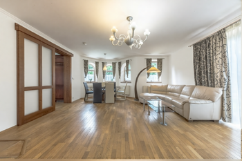 Pronájem domu 205 m², Lhota