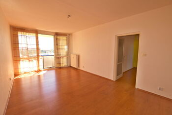 Obývák - Pronájem bytu 3+1 v družstevním vlastnictví 78 m², České Budějovice