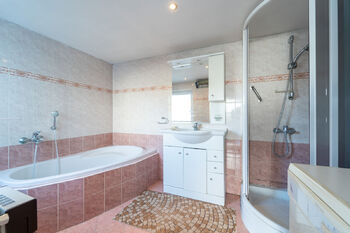 Koupelna - Prodej domu 150 m², Nymburk