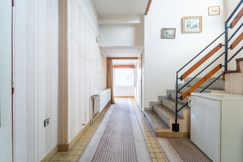 Chodba přízemí - Prodej domu 150 m², Nymburk