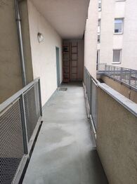 pavlač - Pronájem bytu 1+kk v osobním vlastnictví 37 m², Pardubice