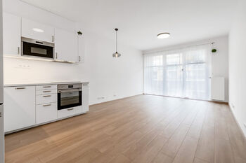 pokoj - Pronájem bytu 1+kk v osobním vlastnictví 38 m², Praha 9 - Vysočany 