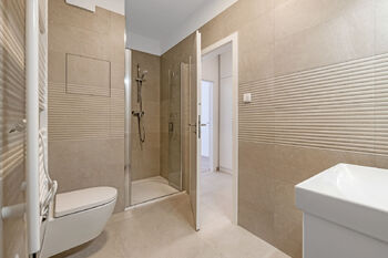 koupelna - Pronájem bytu 1+kk v osobním vlastnictví 38 m², Praha 9 - Vysočany