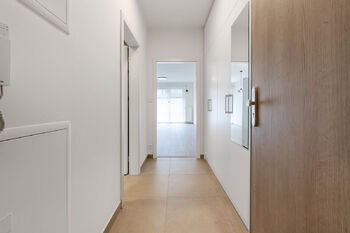 předsíň - Pronájem bytu 1+kk v osobním vlastnictví 38 m², Praha 9 - Vysočany