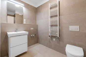 koupelna - Pronájem bytu 1+kk v osobním vlastnictví 38 m², Praha 9 - Vysočany