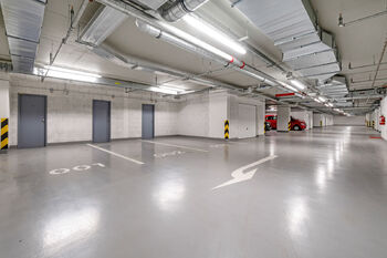 garáž - Pronájem bytu 1+kk v osobním vlastnictví 38 m², Praha 9 - Vysočany