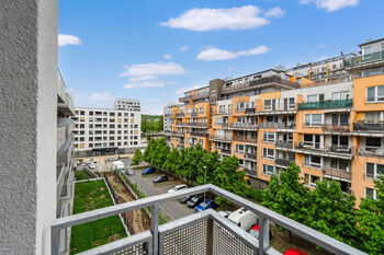 pohled z balkonu - Pronájem bytu 1+kk v osobním vlastnictví 38 m², Praha 9 - Vysočany
