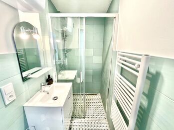 Pronájem bytu 1+kk v osobním vlastnictví 27 m², Praha 8 - Kobylisy