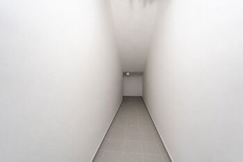 společné prostory  - Prodej bytu 3+kk v osobním vlastnictví 84 m², Praha 10 - Královice