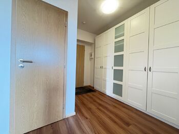 Chodba - Pronájem bytu 3+kk v osobním vlastnictví 58 m², Klecany