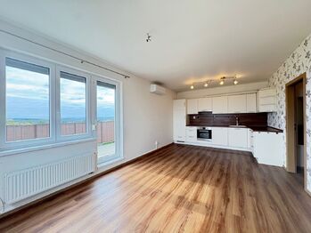 Obývací pokoj s kuchyňským koutem - Pronájem bytu 3+kk v osobním vlastnictví 58 m², Klecany