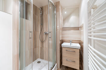 Koupelna - Pronájem bytu 3+kk v osobním vlastnictví 65 m², Praha 1 - Staré Město