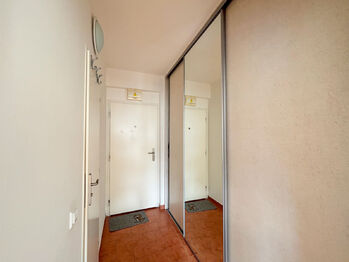 Pronájem bytu 1+kk v osobním vlastnictví 33 m², Praha 4 - Nusle