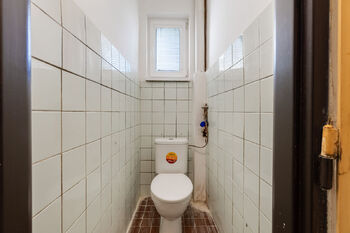 samostatné wc - Prodej bytu 3+kk v osobním vlastnictví 70 m², Praha 10 - Dubeč