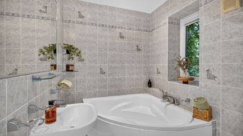 Prodej domu 256 m², Zvole