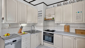 Prodej domu 256 m², Zvole
