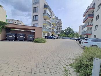 Parkoviště - Pronájem obchodních prostor, Praha 4 - Modřany