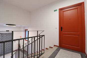 Chodba domu - Pronájem bytu 2+kk v osobním vlastnictví 40 m², Praha 5 - Košíře